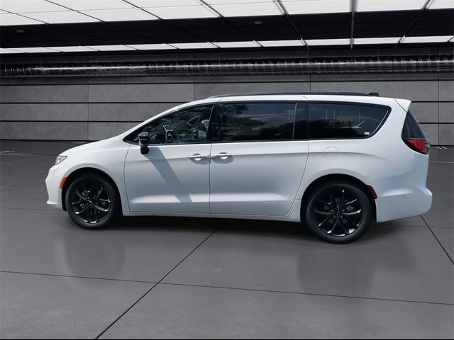 2024 Chrysler Pacifica Touring-L