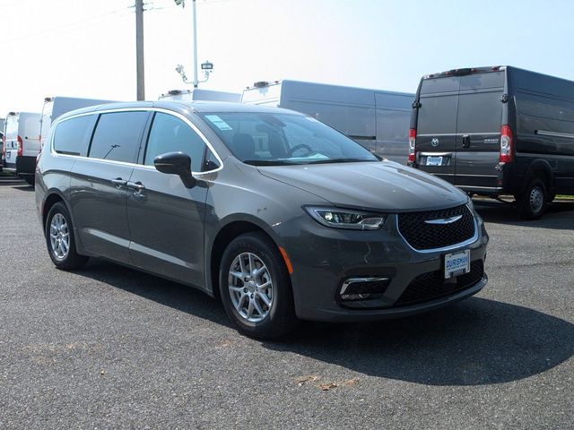 2024 Chrysler Pacifica Touring-L