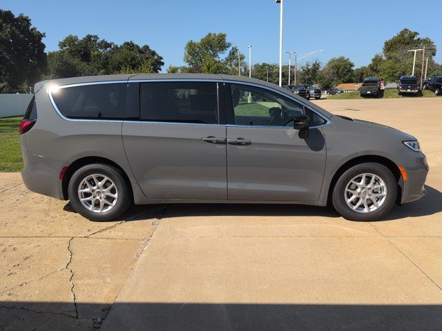 2024 Chrysler Pacifica Touring-L