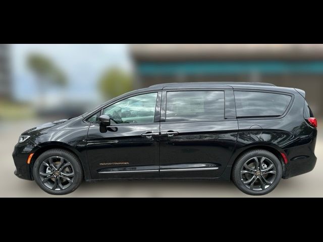 2024 Chrysler Pacifica Touring-L