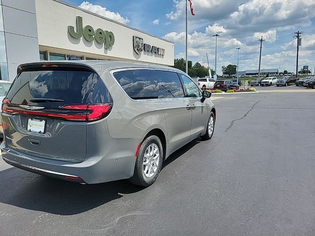 2024 Chrysler Pacifica Touring-L