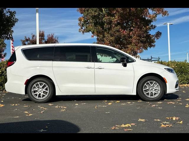 2024 Chrysler Pacifica Touring-L