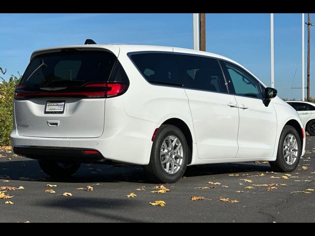 2024 Chrysler Pacifica Touring-L