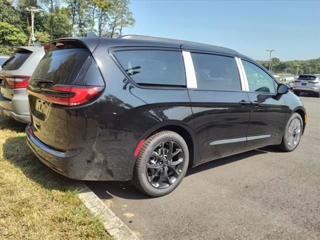 2024 Chrysler Pacifica Touring-L