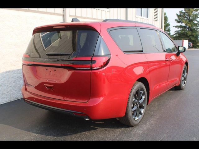 2024 Chrysler Pacifica Touring-L