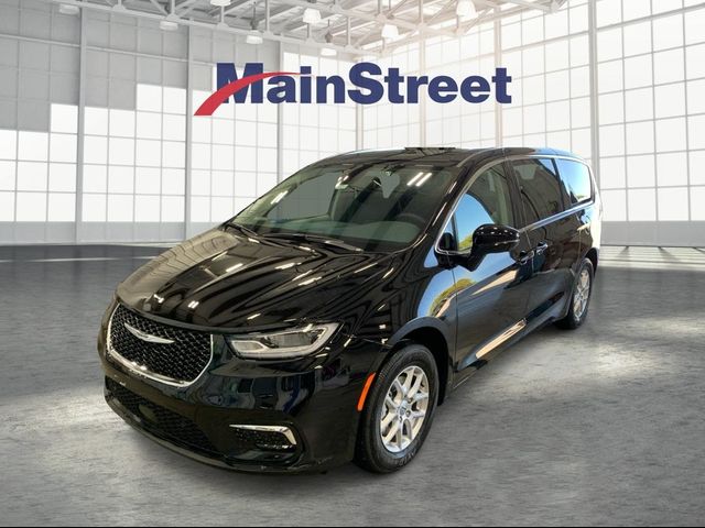 2024 Chrysler Pacifica Touring-L