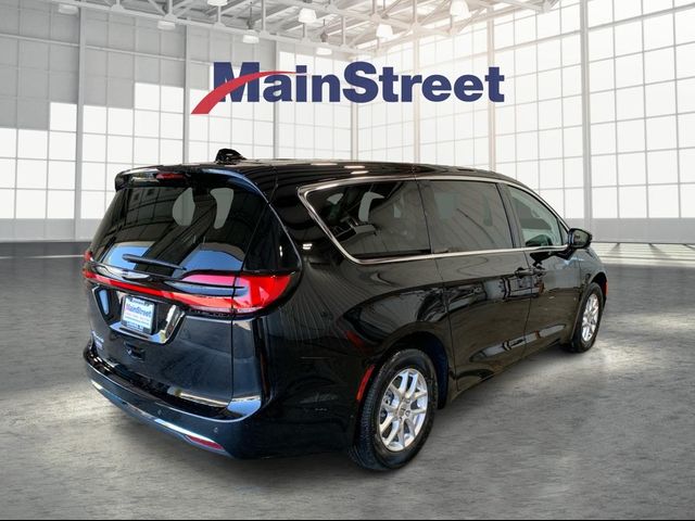 2024 Chrysler Pacifica Touring-L