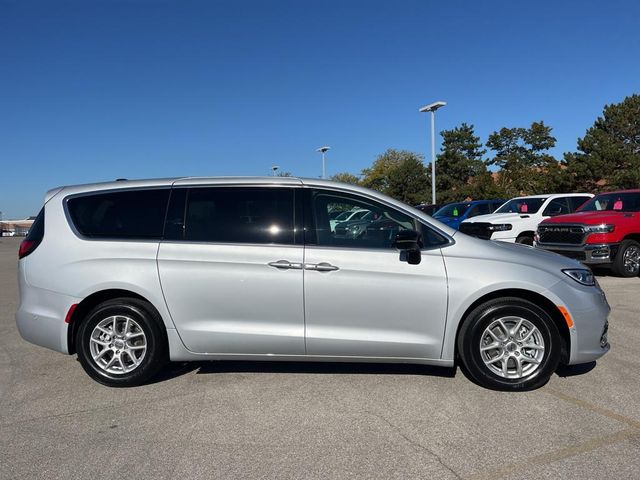 2024 Chrysler Pacifica Touring-L