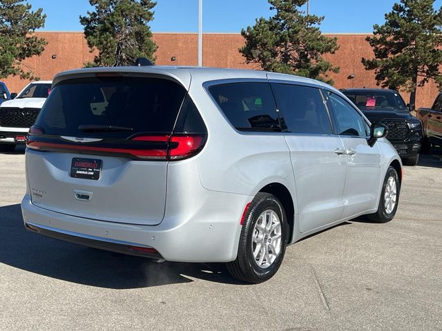 2024 Chrysler Pacifica Touring-L