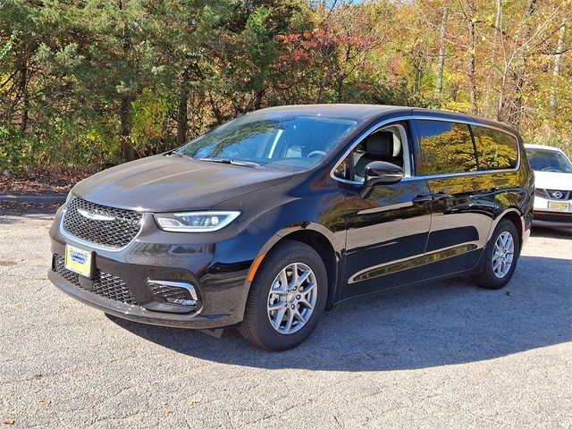 2024 Chrysler Pacifica Touring-L