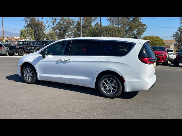 2024 Chrysler Pacifica Touring-L