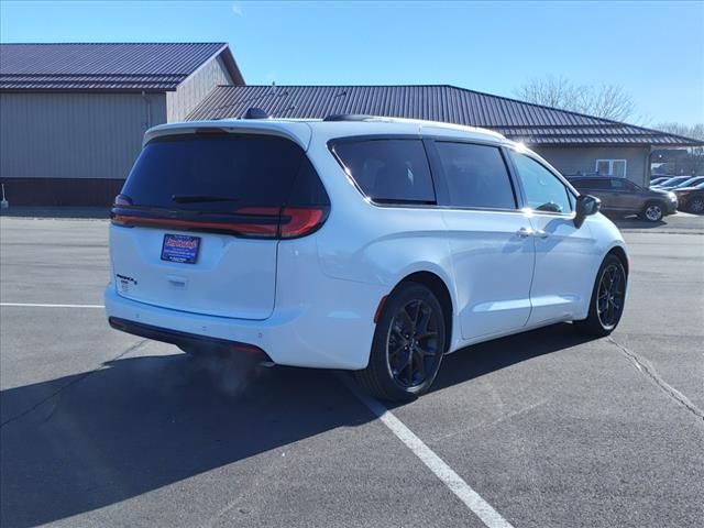 2024 Chrysler Pacifica Touring-L