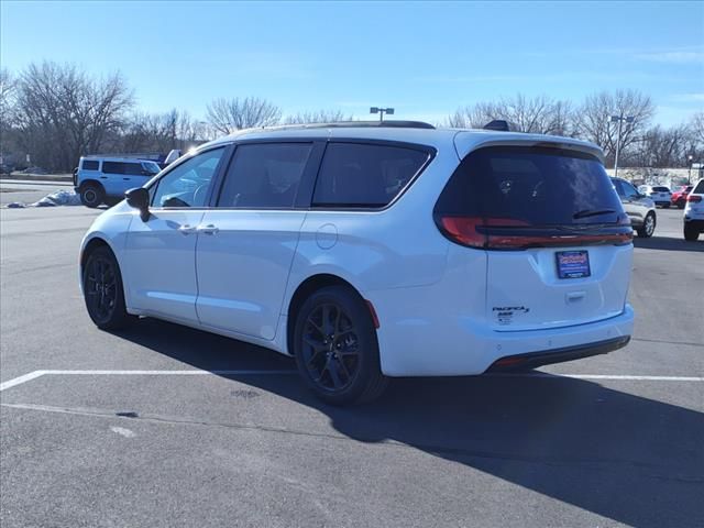 2024 Chrysler Pacifica Touring-L