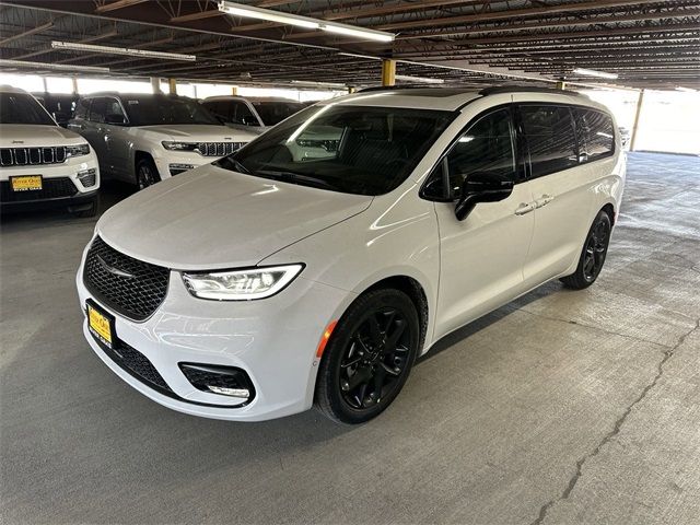 2024 Chrysler Pacifica Touring-L