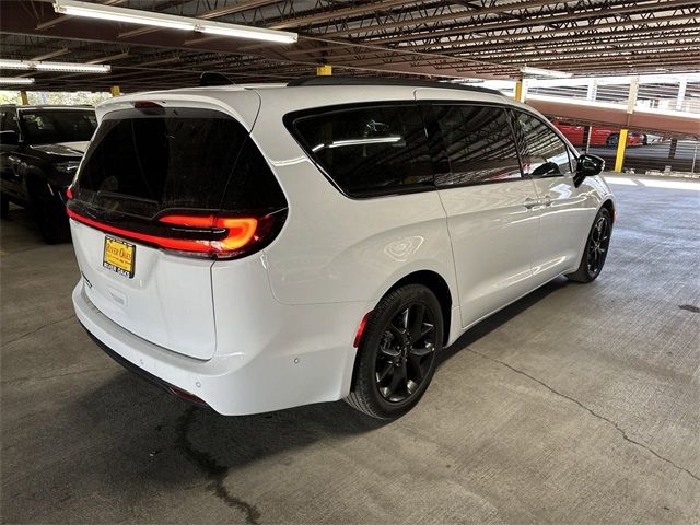 2024 Chrysler Pacifica Touring-L