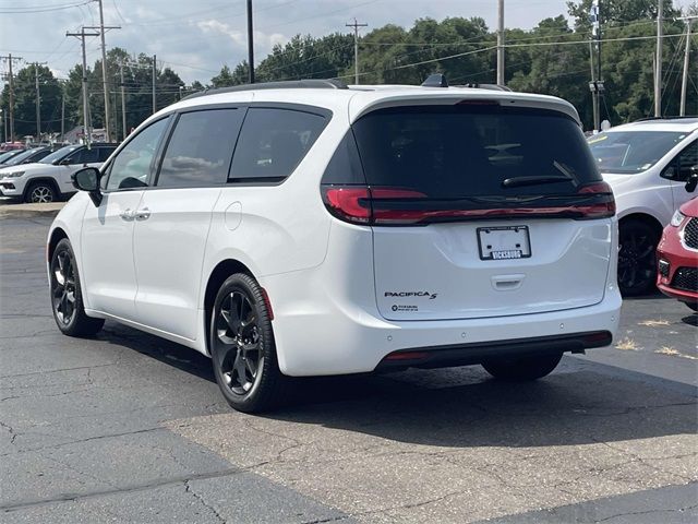 2024 Chrysler Pacifica Touring-L