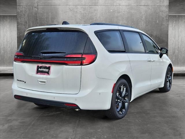 2024 Chrysler Pacifica Touring-L