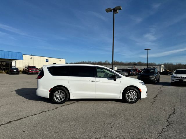 2024 Chrysler Pacifica Touring-L