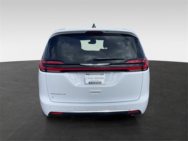 2024 Chrysler Pacifica Touring-L