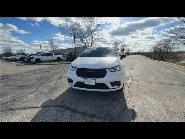 2024 Chrysler Pacifica Touring-L