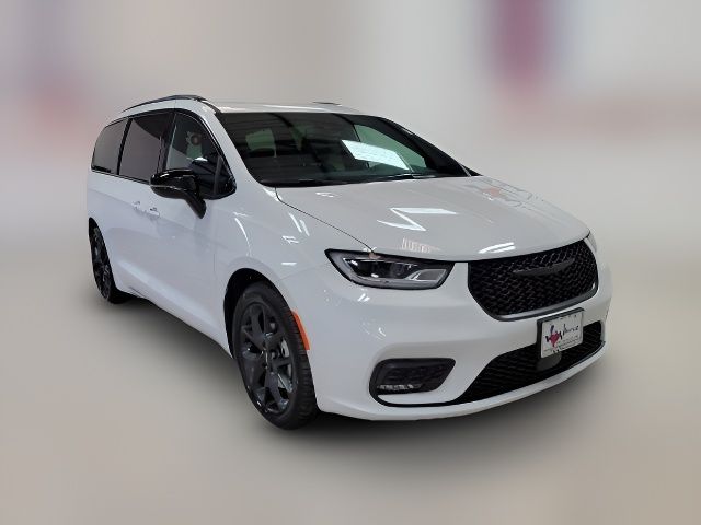 2024 Chrysler Pacifica Touring-L