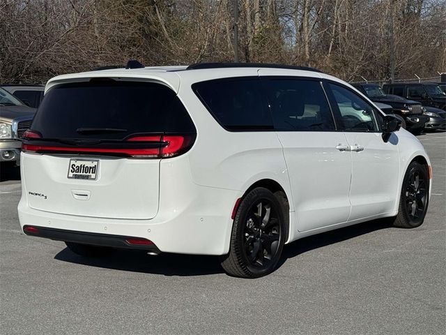 2024 Chrysler Pacifica Touring-L