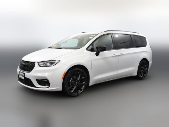 2024 Chrysler Pacifica Touring-L