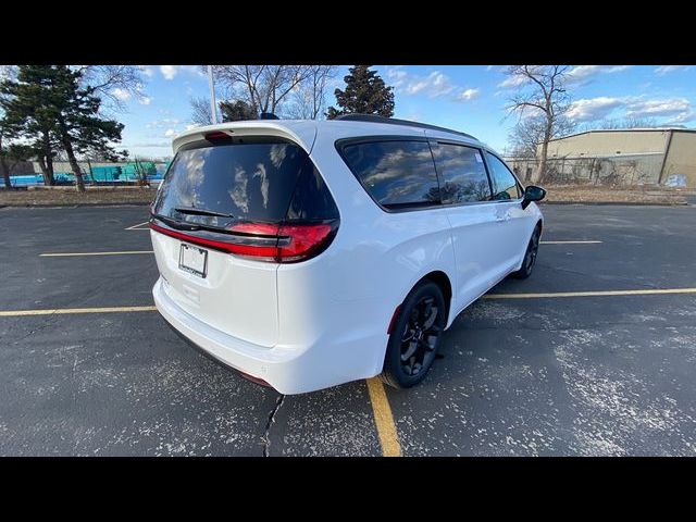 2024 Chrysler Pacifica Touring-L