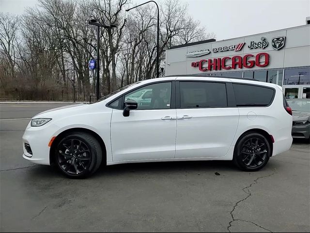 2024 Chrysler Pacifica Touring-L