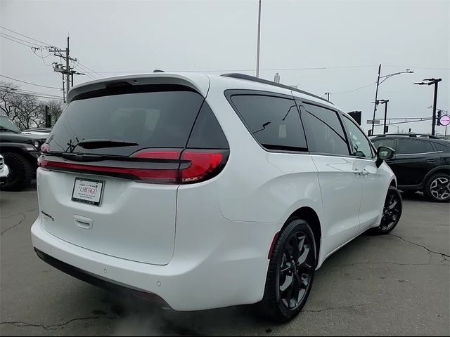 2024 Chrysler Pacifica Touring-L