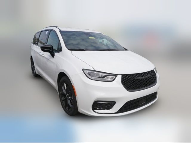 2024 Chrysler Pacifica Touring-L