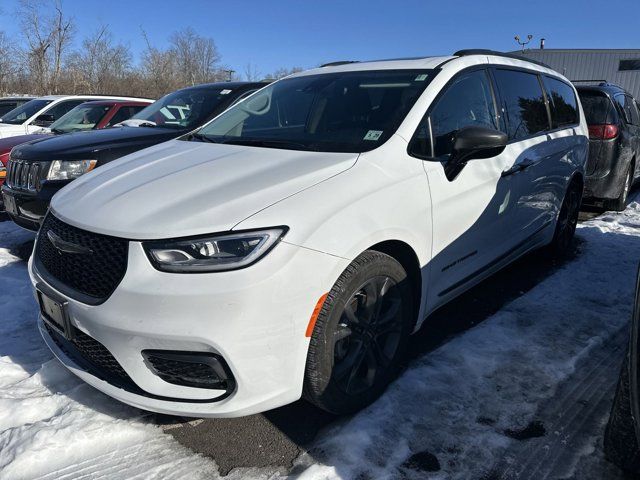 2024 Chrysler Pacifica Touring-L