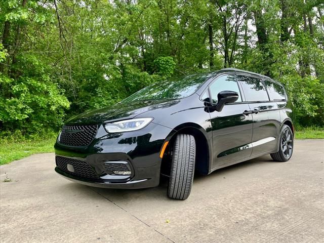 2024 Chrysler Pacifica Touring-L