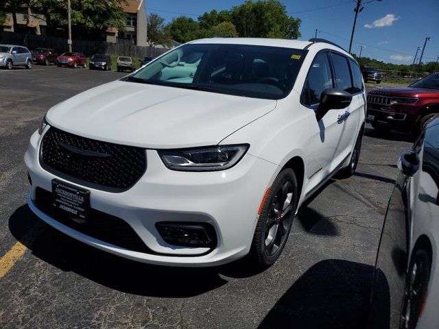 2024 Chrysler Pacifica Touring-L