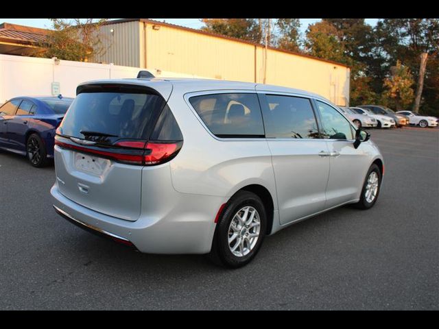 2024 Chrysler Pacifica Touring-L