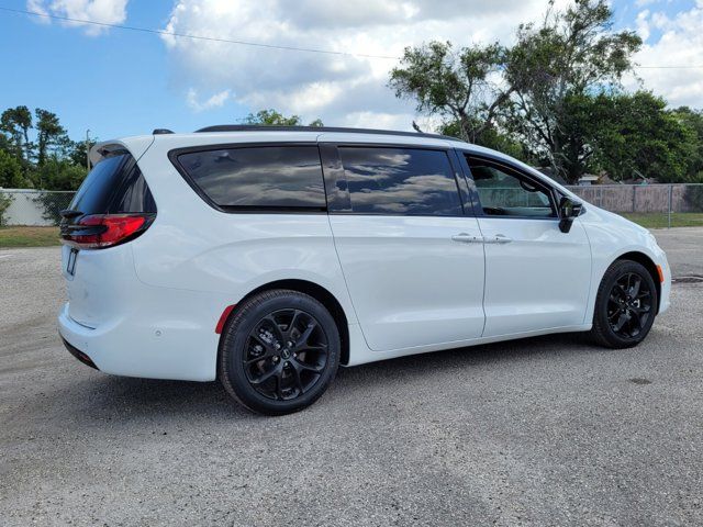 2024 Chrysler Pacifica Touring-L