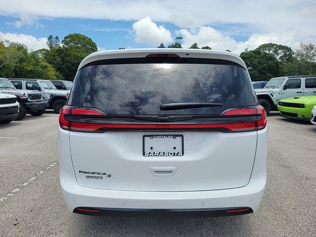 2024 Chrysler Pacifica Touring-L