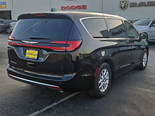 2024 Chrysler Pacifica Touring-L