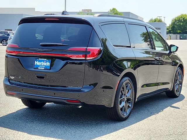 2024 Chrysler Pacifica Touring-L