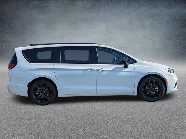 2024 Chrysler Pacifica Touring-L