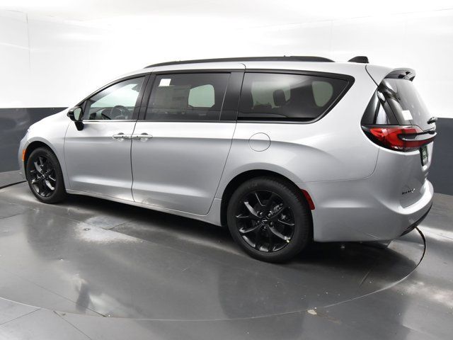 2024 Chrysler Pacifica Touring-L