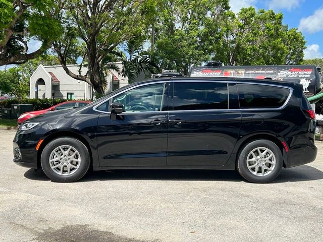 2024 Chrysler Pacifica Touring-L