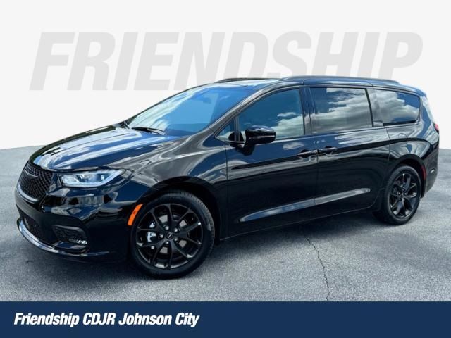 2024 Chrysler Pacifica Touring-L