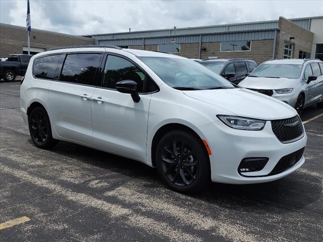 2024 Chrysler Pacifica Touring-L