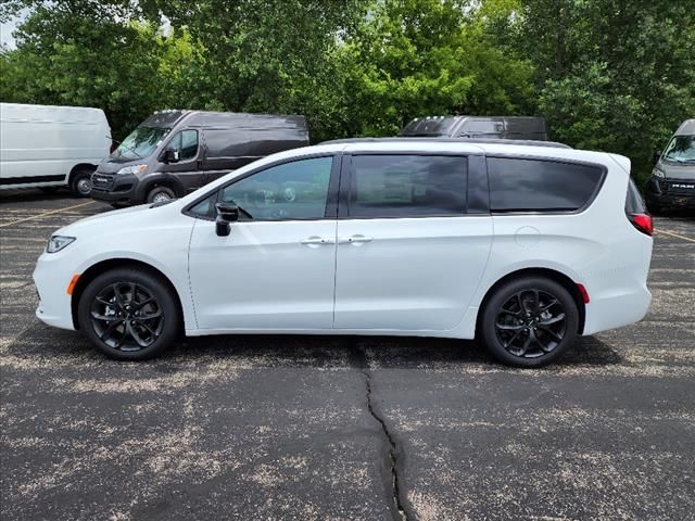 2024 Chrysler Pacifica Touring-L