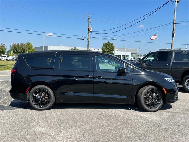 2024 Chrysler Pacifica Touring-L