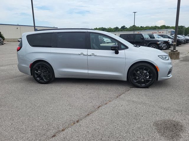 2024 Chrysler Pacifica Touring-L