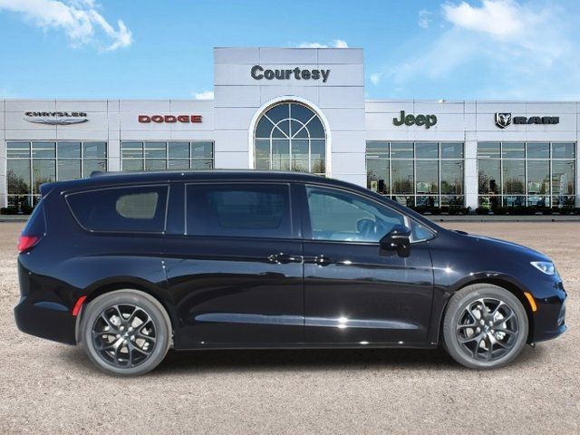 2024 Chrysler Pacifica Touring-L