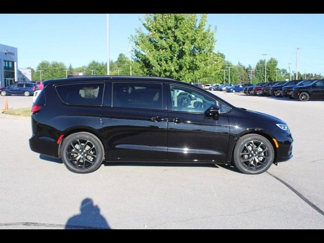 2024 Chrysler Pacifica Touring-L