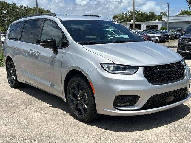 2024 Chrysler Pacifica Touring-L